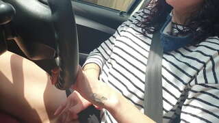 ���ารสาธารณชนรถขับรถขณะที่เล่นอยู่กับของฉันเล็กจิ๋ม