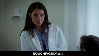 Silvia بابا کا معائنہ اس کے بیٹے کی مرگا کھڑا