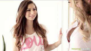 Senkulpa niñera ricevas threesomed