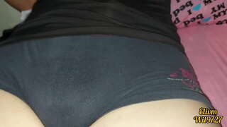 Bacısı riqqətə gətirir, onun pişik əvvəl qardaşım