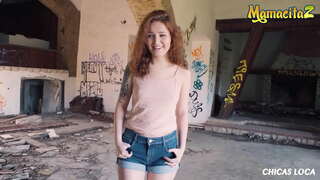 נשים לוקה. שלי - אושר - שיער מתולתל נוער מסוכן לציבור סקס עם חרמנית זר