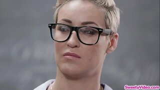 ���ুর্দশা সুন্দরী বালিকা বাঁড়ার রস খাবার, প্রশিক্ষক এর পর ক্লাস